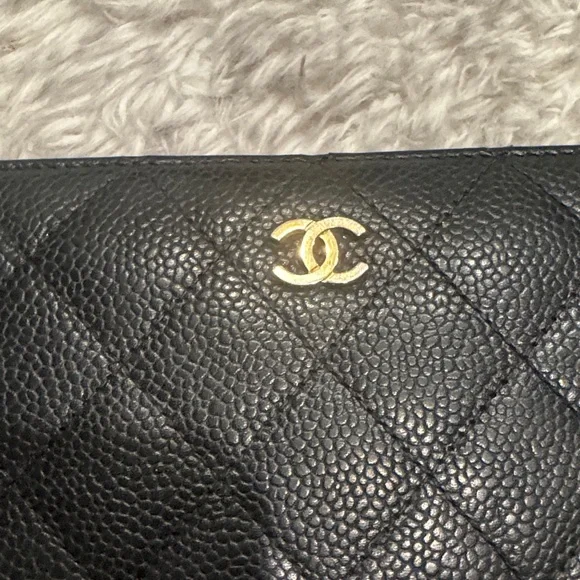 Chanel Black Quilted Leather Wallet - Picture 4 of 17
